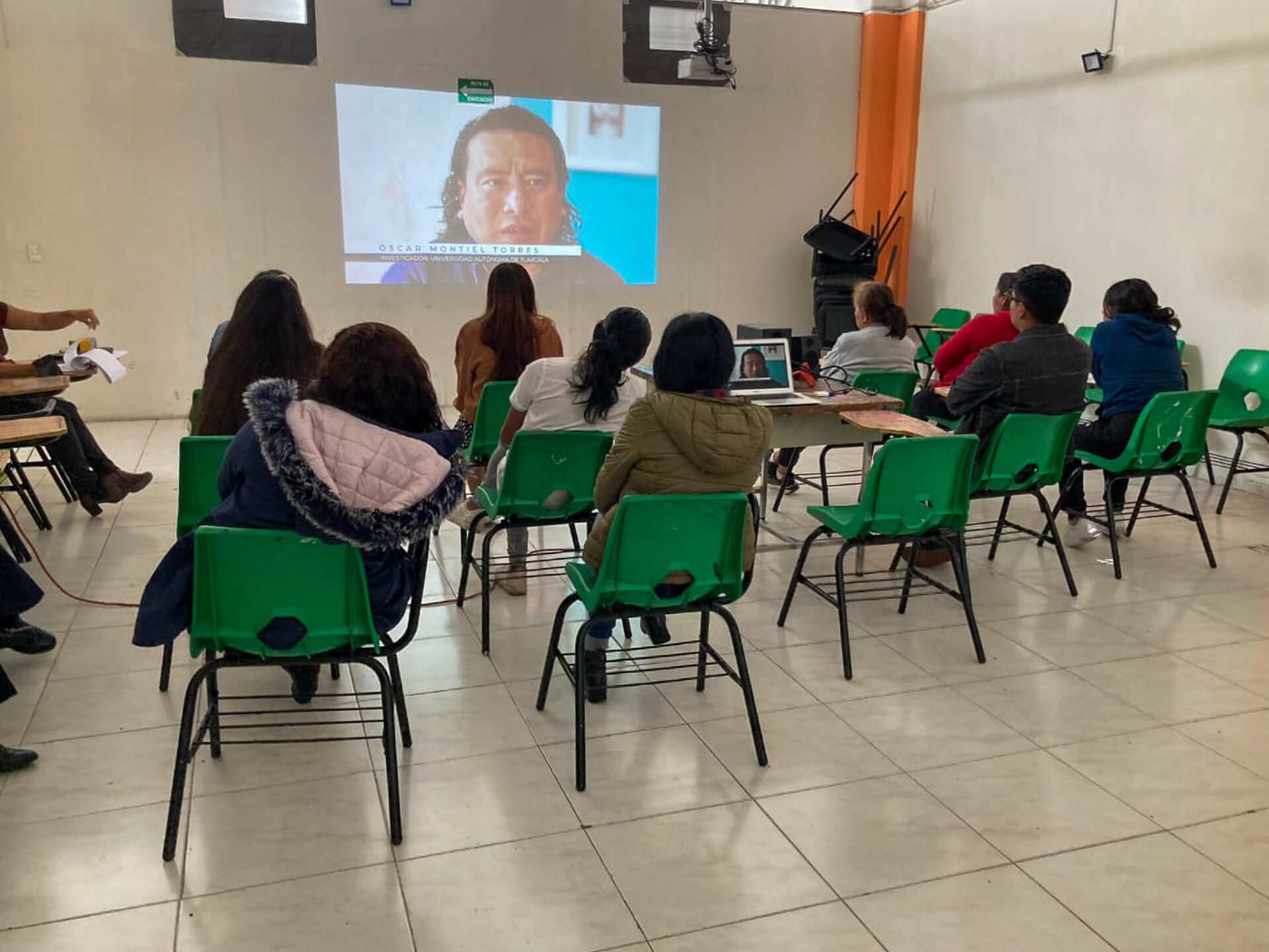 Proyección con Ayuntamiento en Acuamanala